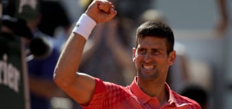 Novak Djokovic breaks his tie with Rafael Nadal by reaching 17th French Open quarterfinals