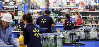 Walmart to raise average hourly wage to more than $17.50 an hour