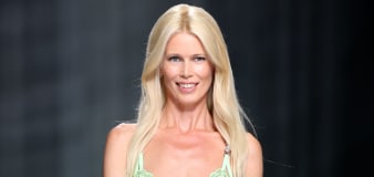 Claudia Schiffer Shuts Down the Versace Runway with Her Iconic ’90s Strut