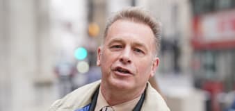 Chris Packham in legal challenge against Government for weakening green policy