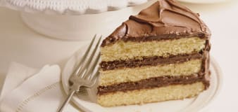 Is this a chocolate or yellow cake? Internet debates