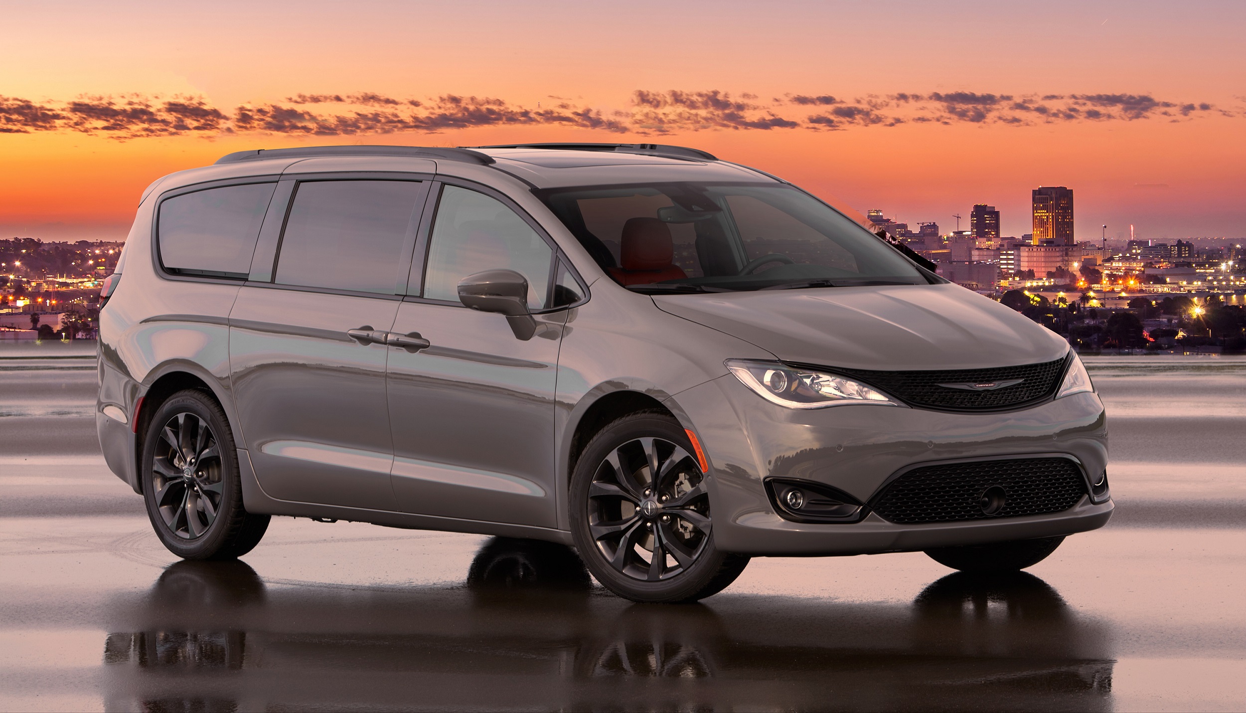 2021 Chrysler Town Country Awd Exterior and Interior