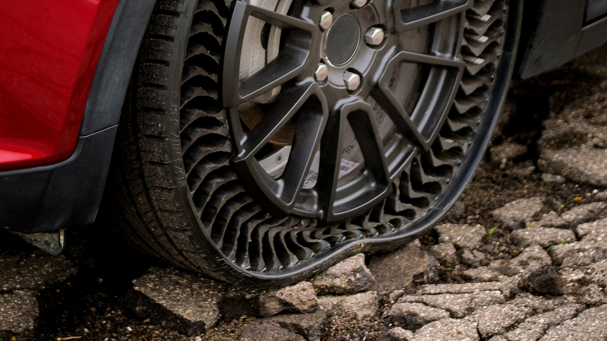 Michelin Uptis airless tires explained Autoblog