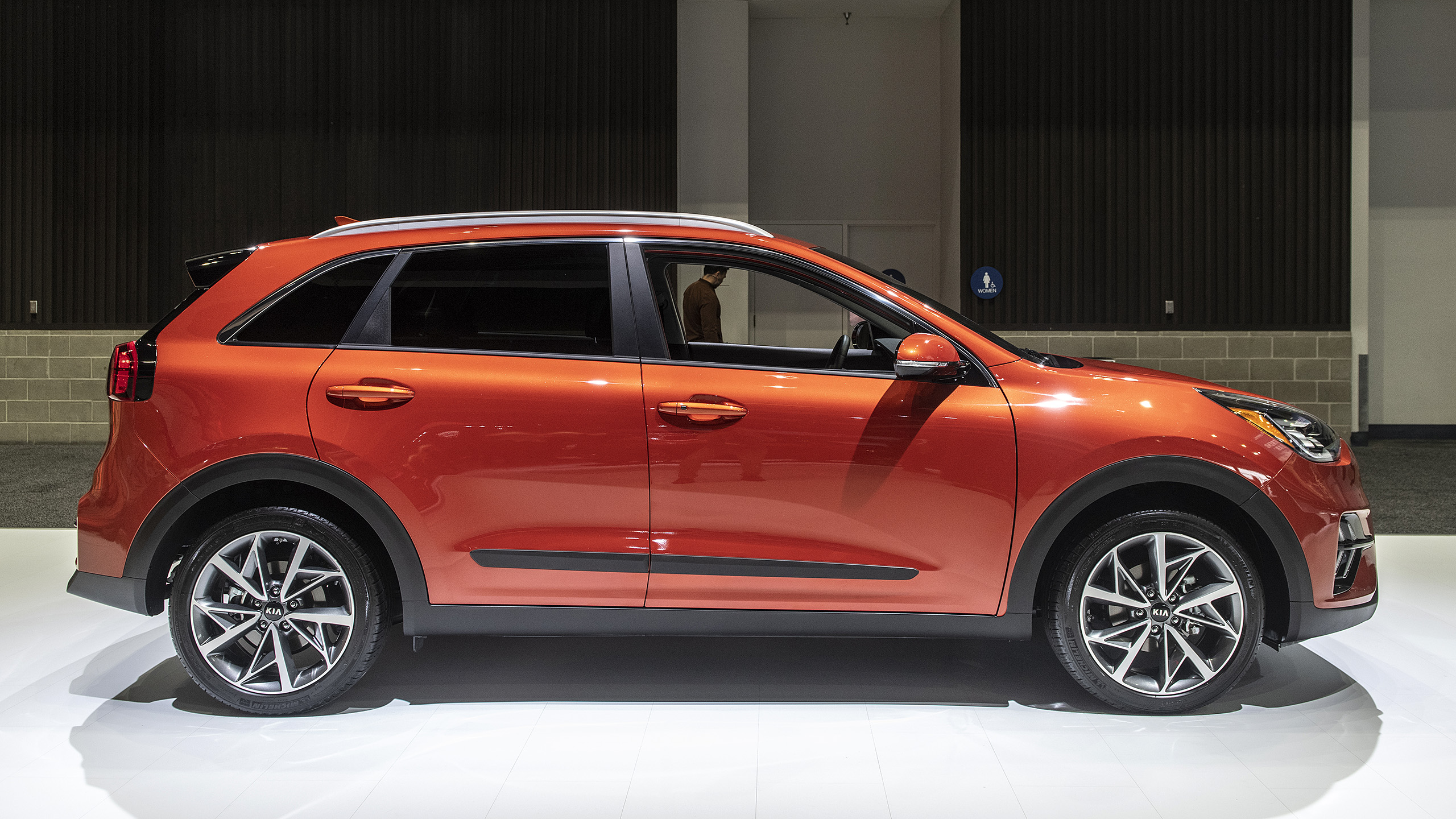 2020-kia-niro-hybrid-updates-unveiled-at-2019-los-angeles-auto-show