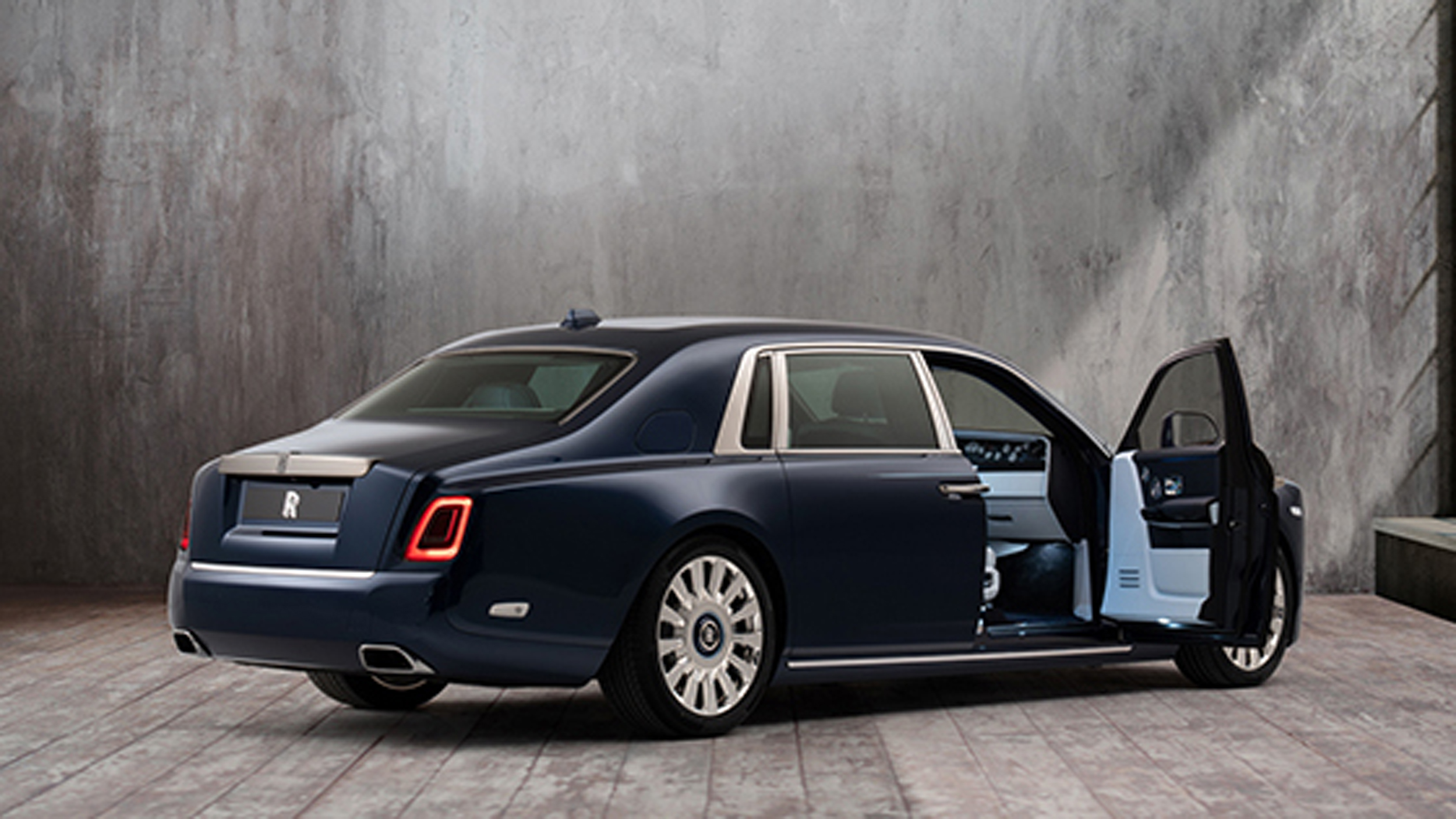 Rolls Royce Unveils Custom Rose Phantom With One Million Stitches Autoblog 0448