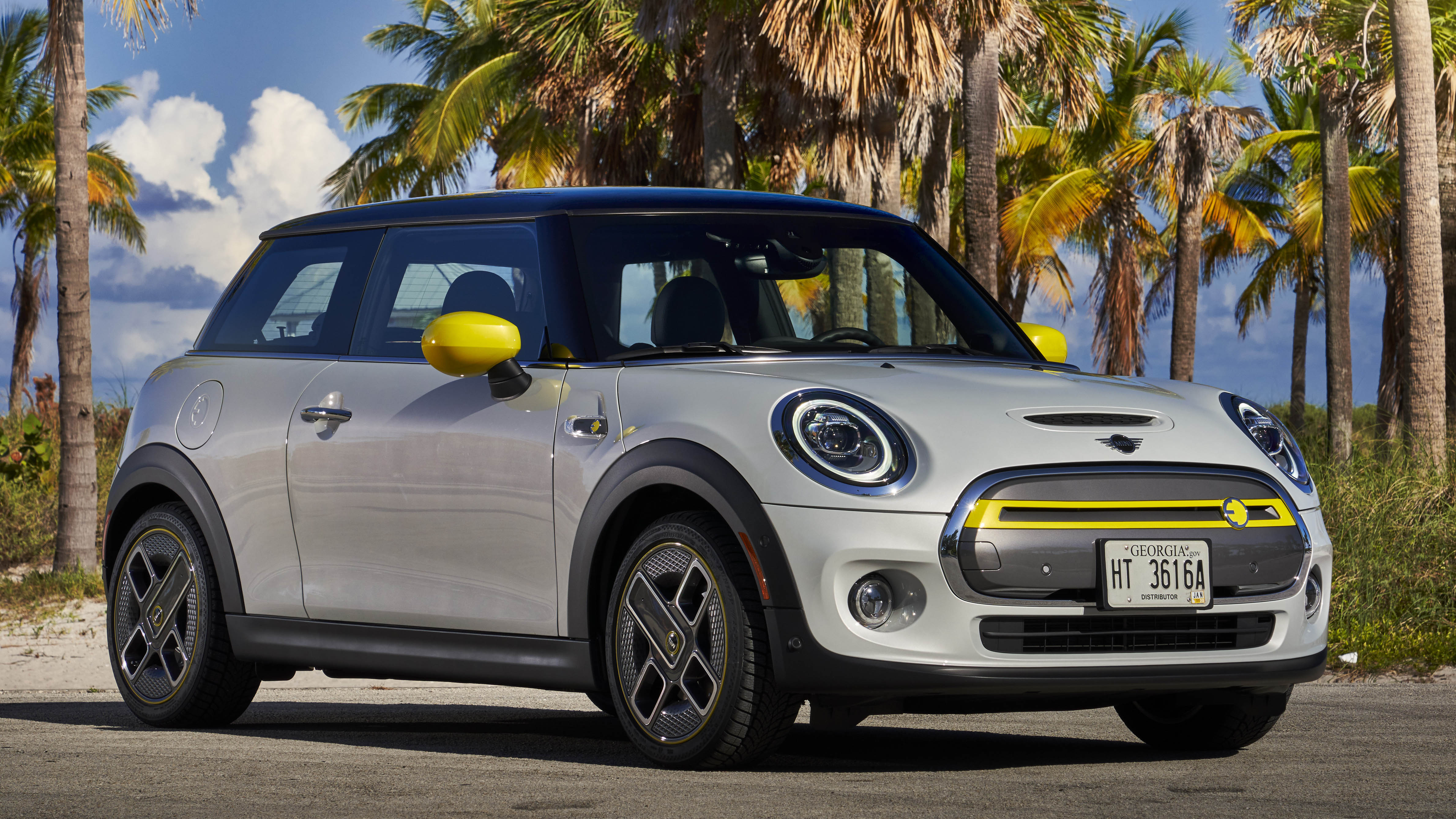 2020-mini-cooper-se-first-drive-review-what-s-new-range-and-driving