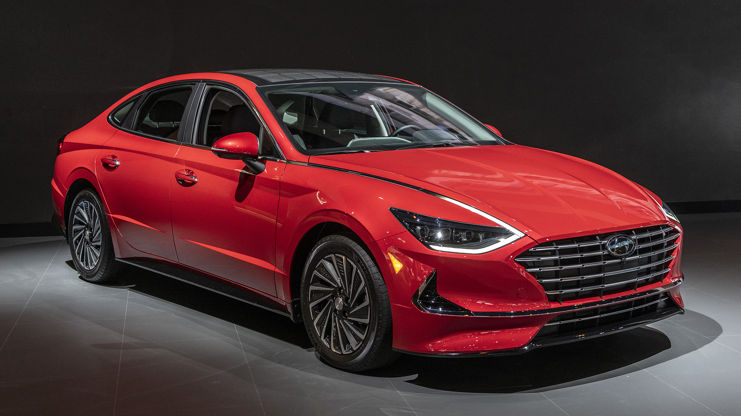 the-2020-hyundai-sonata-hybrid-offers-class-leading-52-mpg-combined