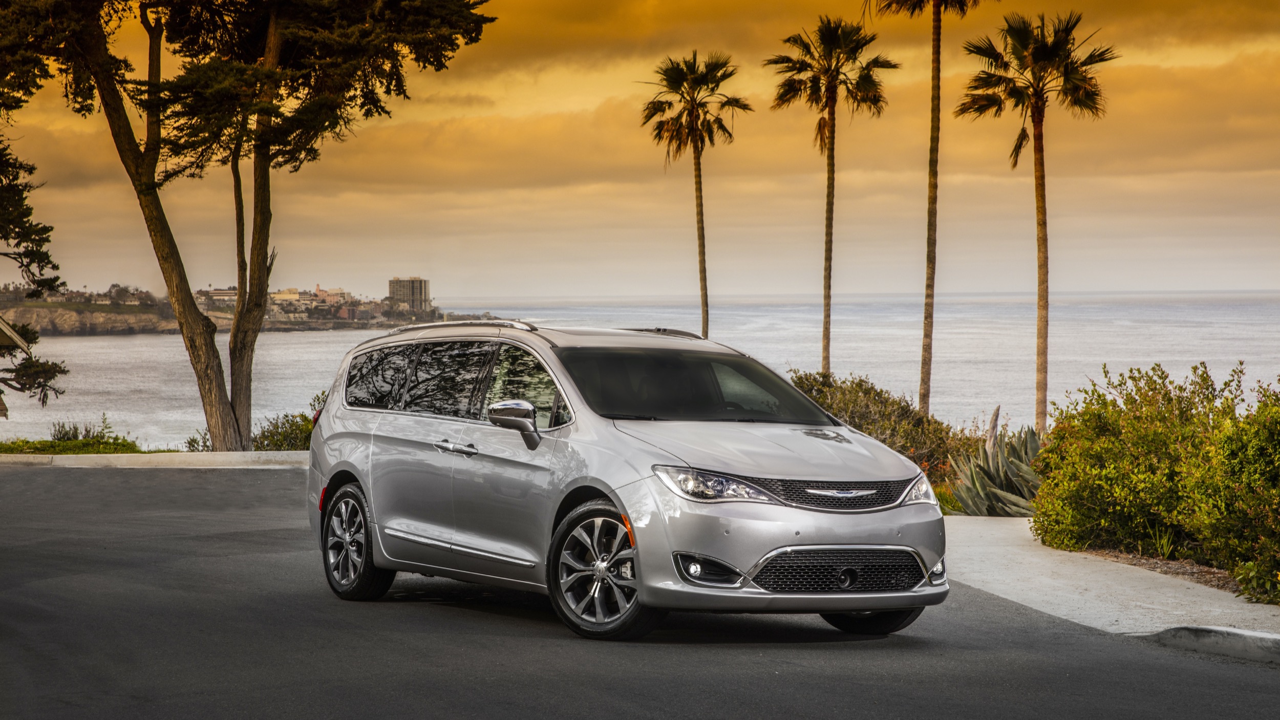 2020 Chrysler Pacifica Review Hybrid Price Specs Features And Photos