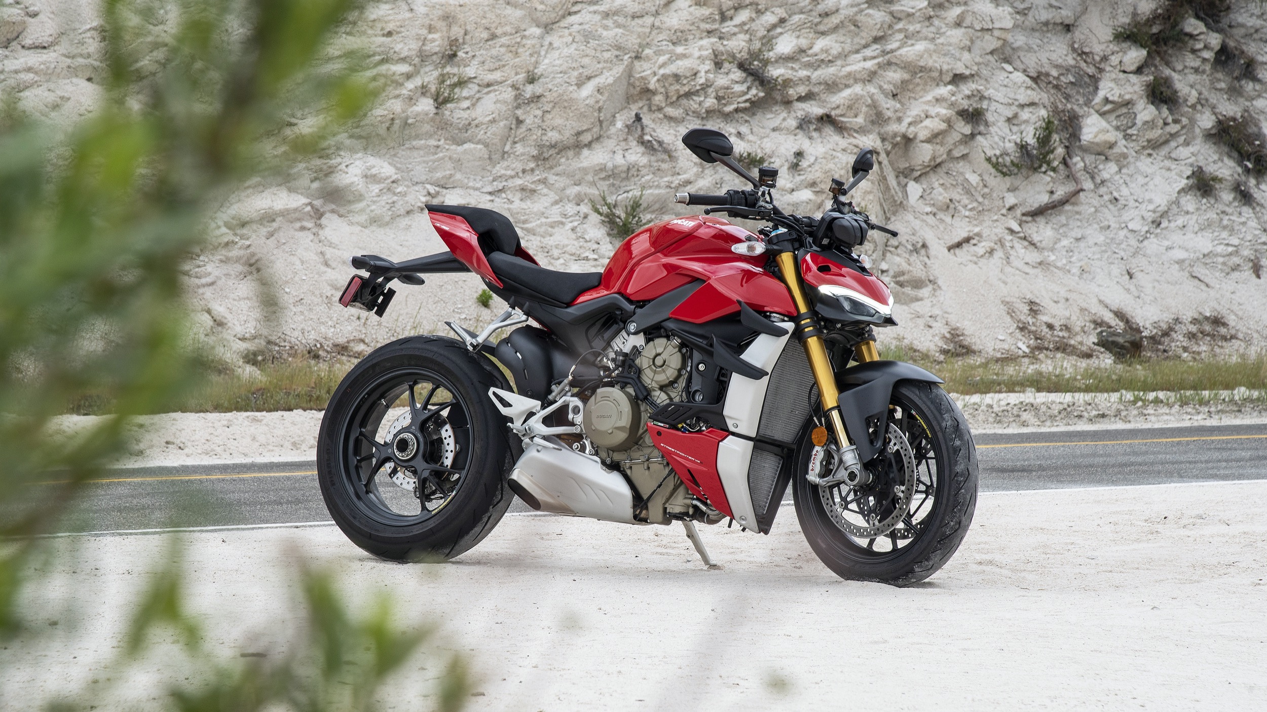 ducati streetfighter v4s review 06