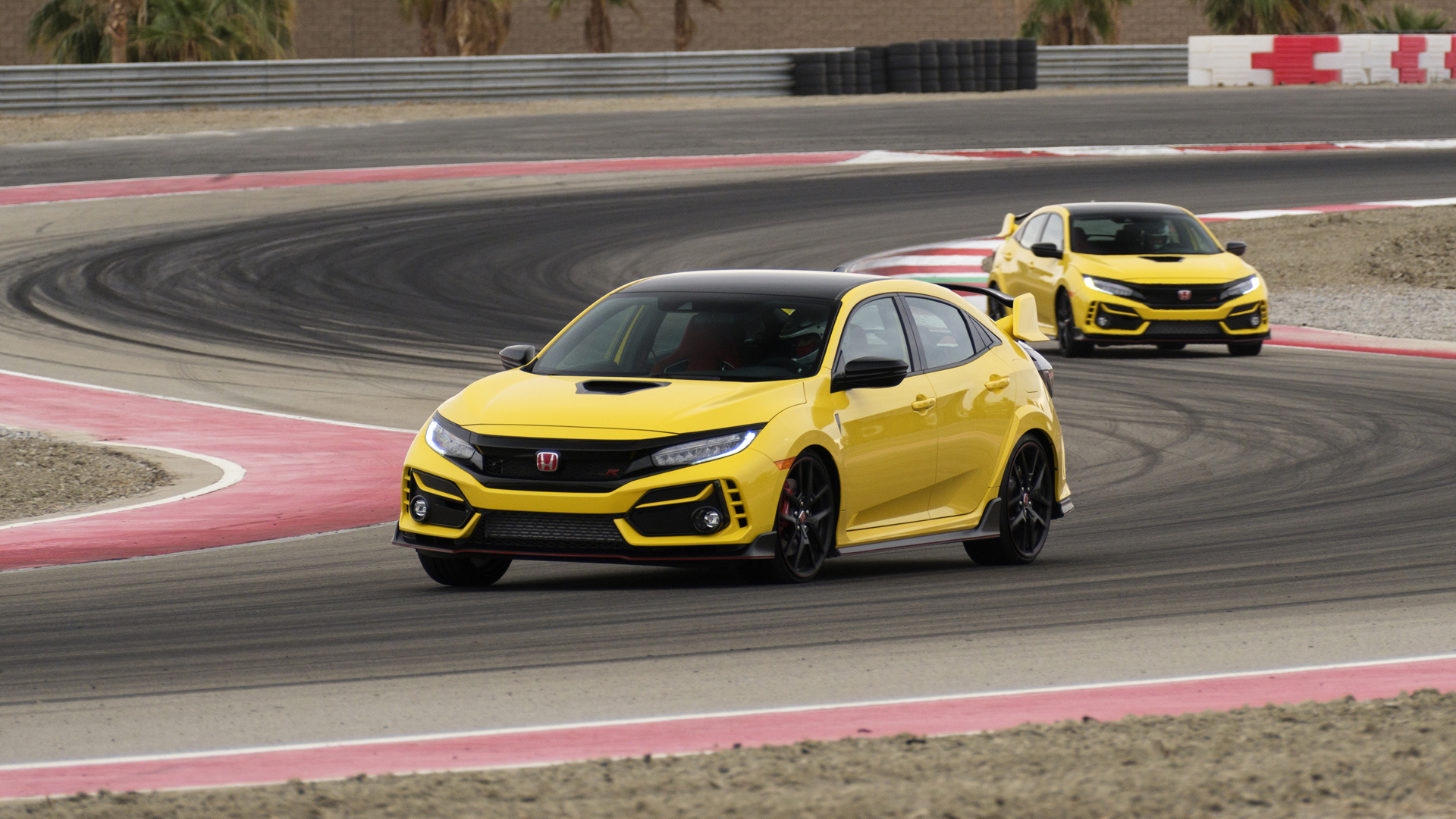 21 Honda Civic Type R Limited Edition First Drive Performance Track Tested What S New Autoblog