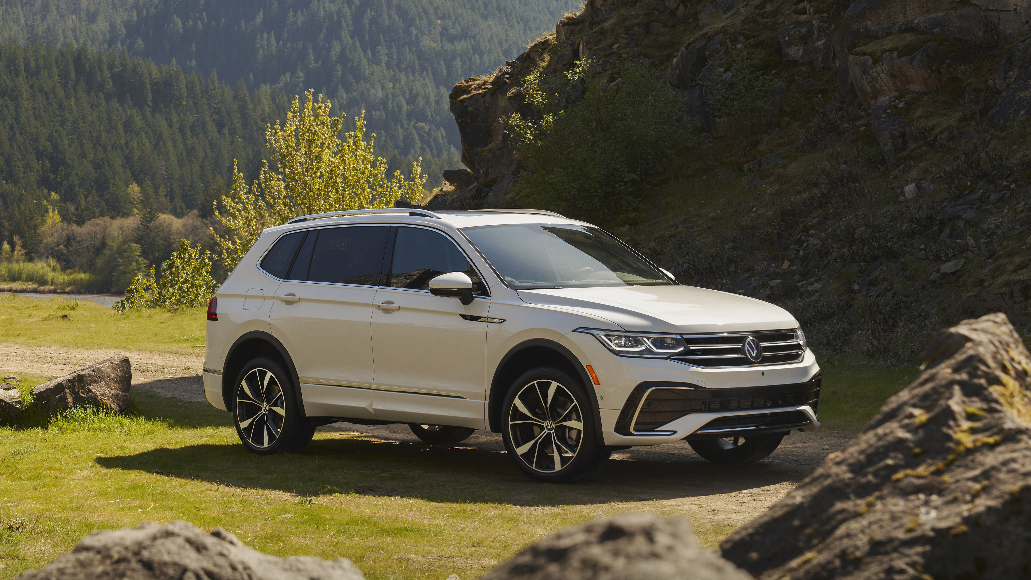 2022-vw-tiguan-makes-u-s-debut-with-added-tech-classier-styling