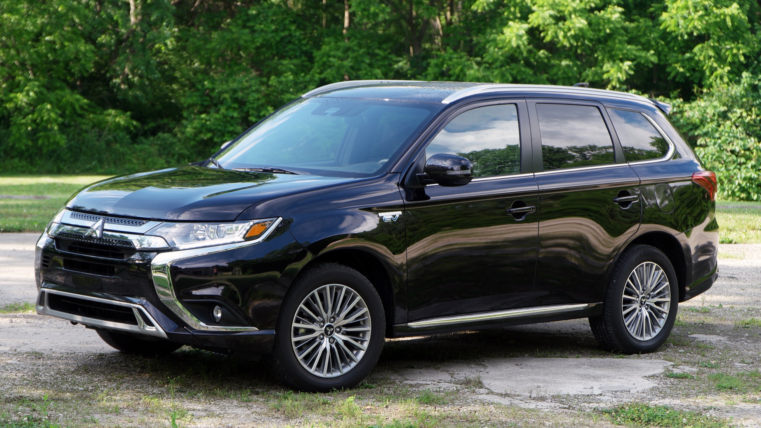 2021 Mitsubishi Outlander PHEV Road Test Review | Improved but falling