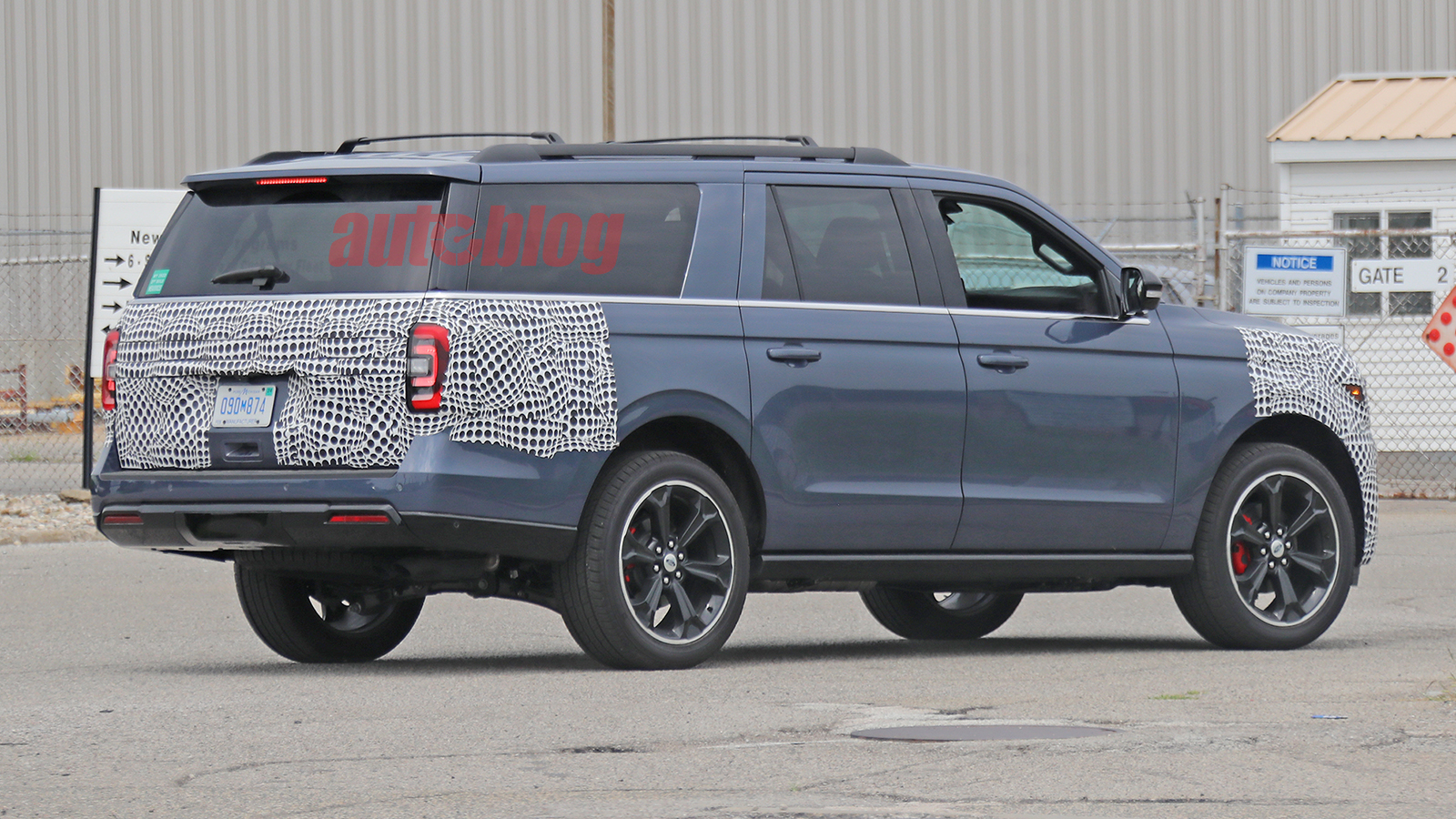 2022 Ford Expedition prototype in spy photos might be an ST