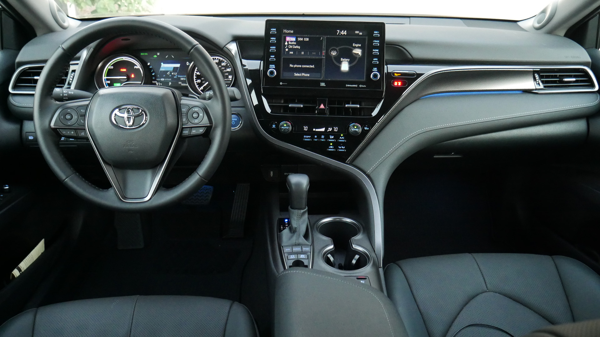 Toyota Camry Hybrid 2022 Interior