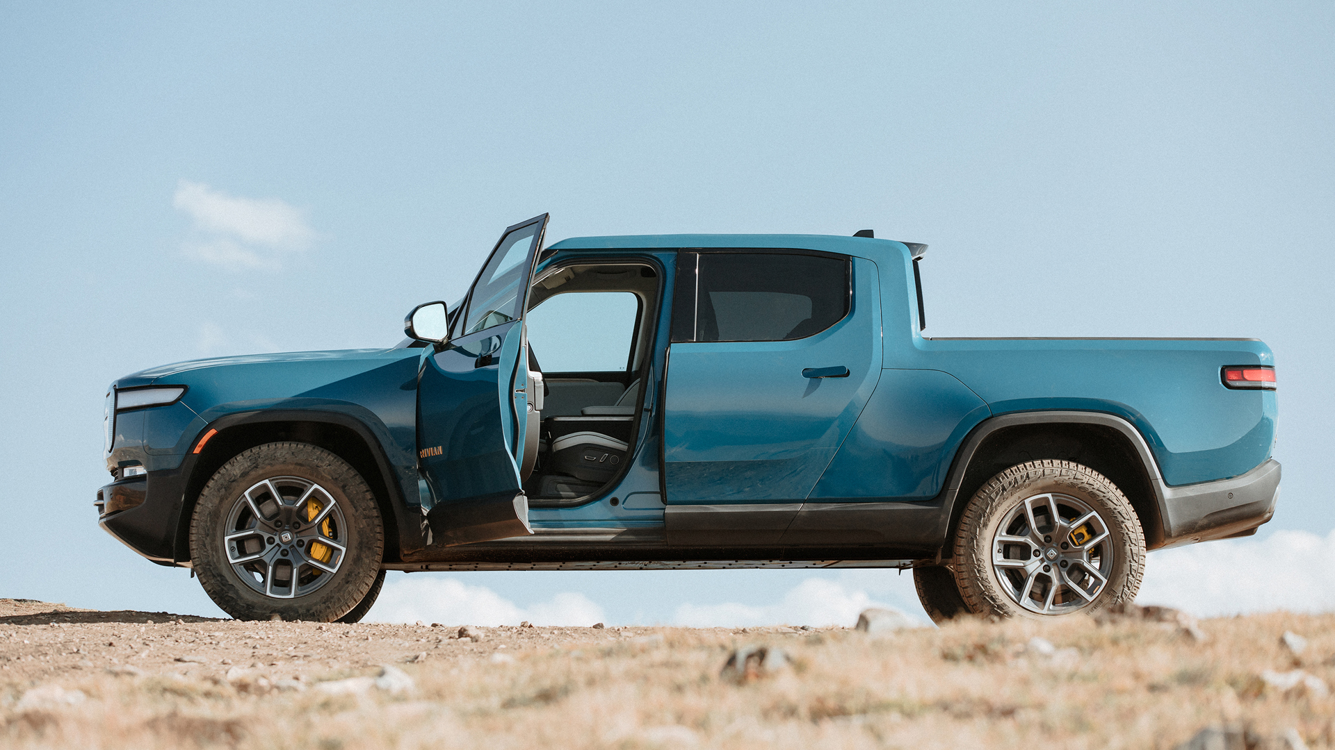 Rivian R1T Max battery with quadmotors pushed to 2024 Autoblog