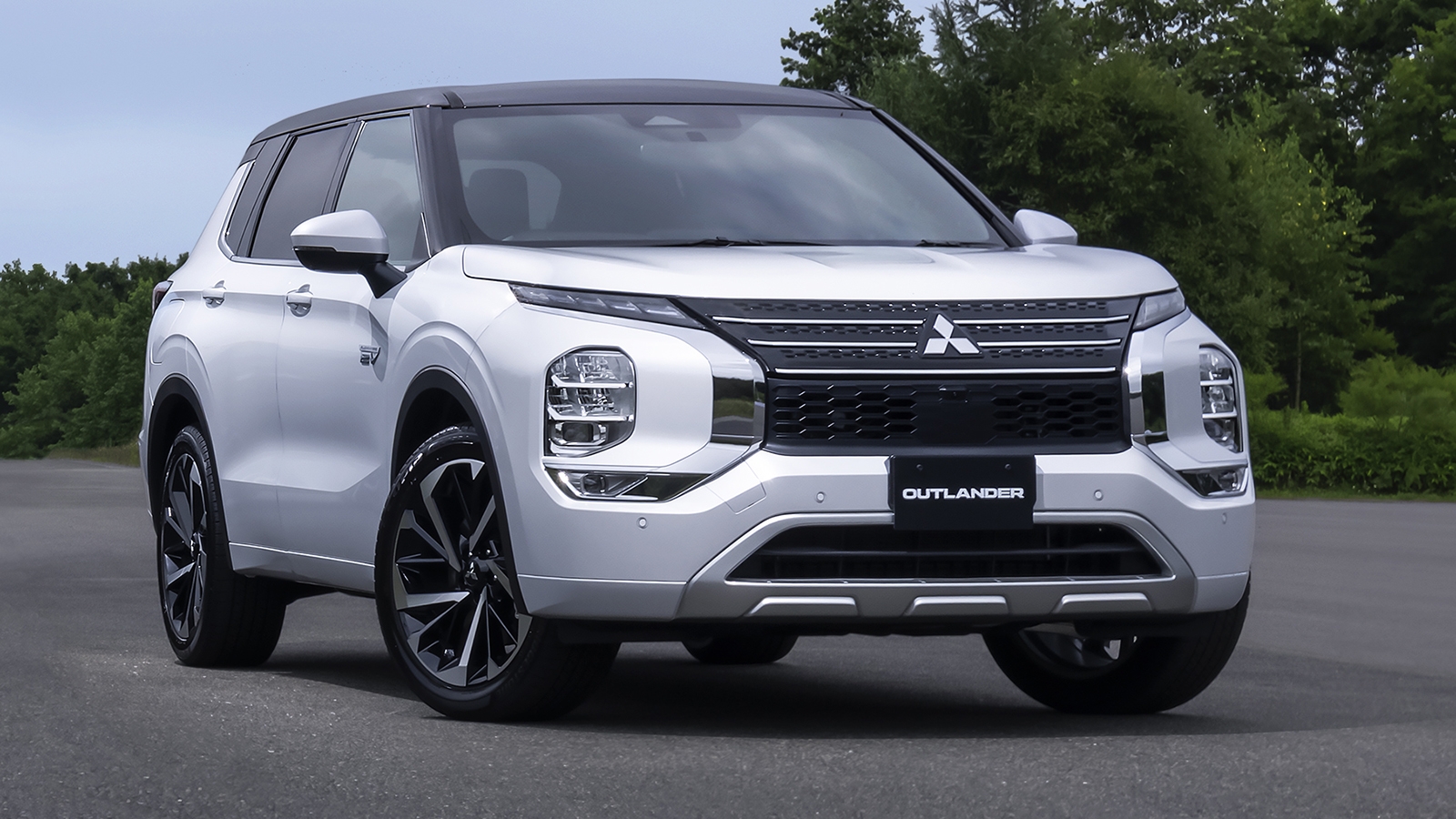 2023 Mitsubishi Outlander PHEV to get a much bigger battery Autoblog
