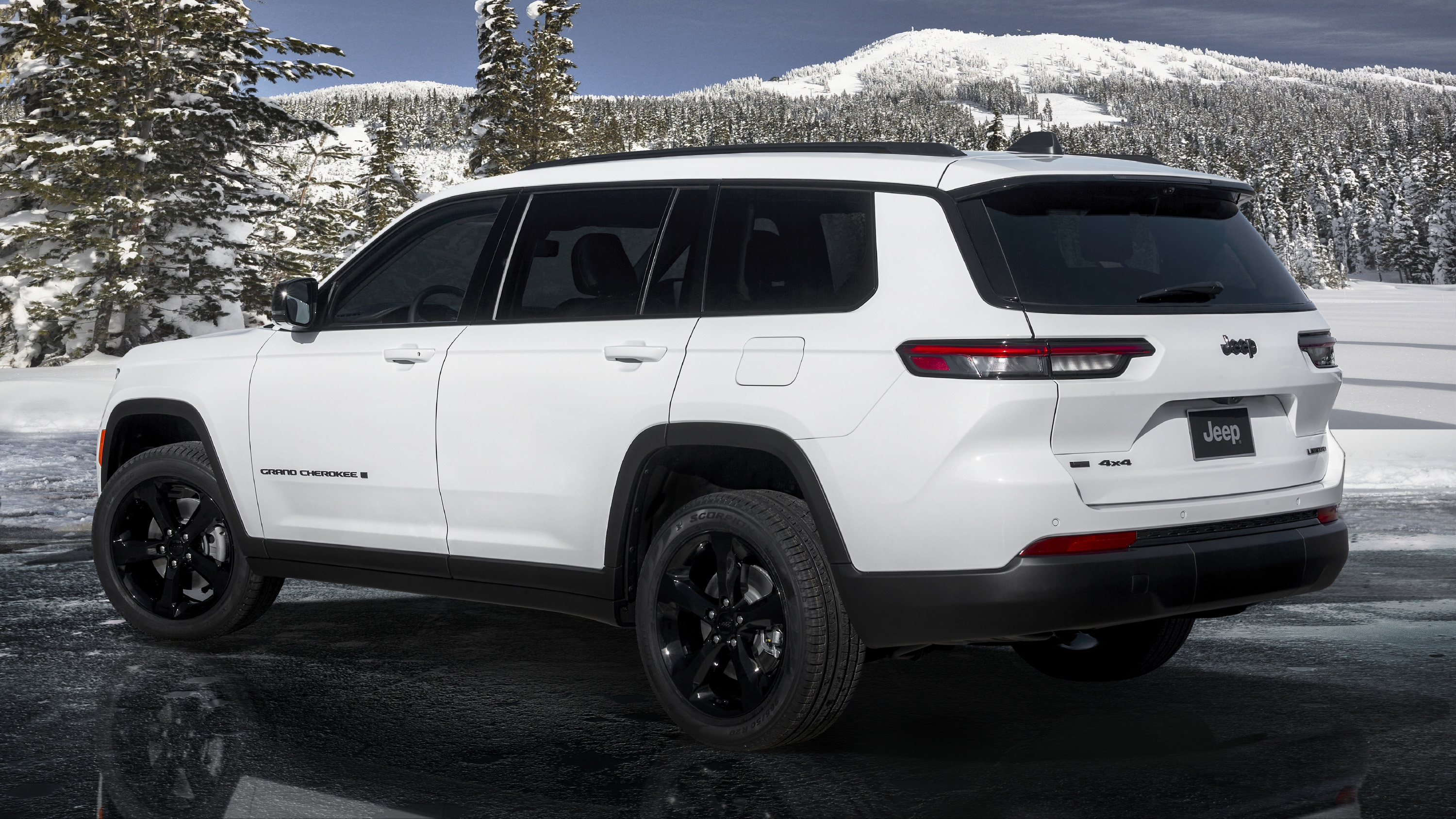2022 Jeep Grand Cherokee L gets blackout package at Chicago Auto Show