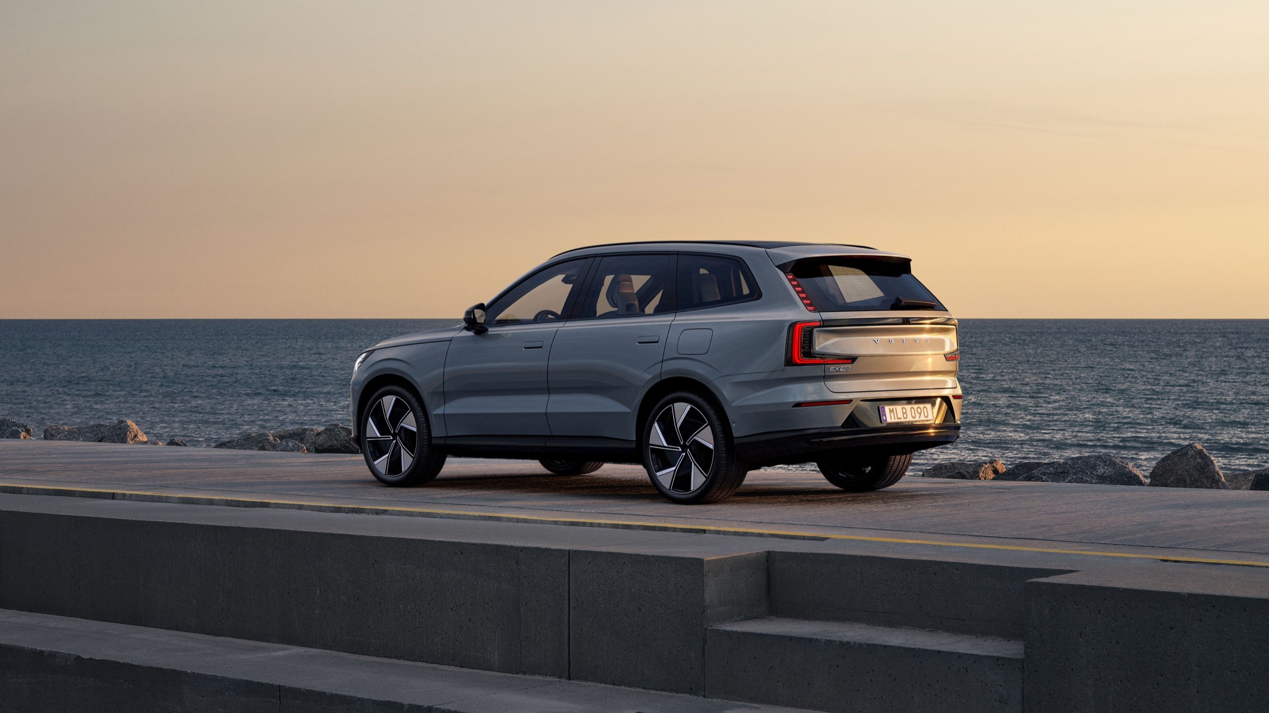 2024 Volvo Ex90 Suv - Nat Laurie