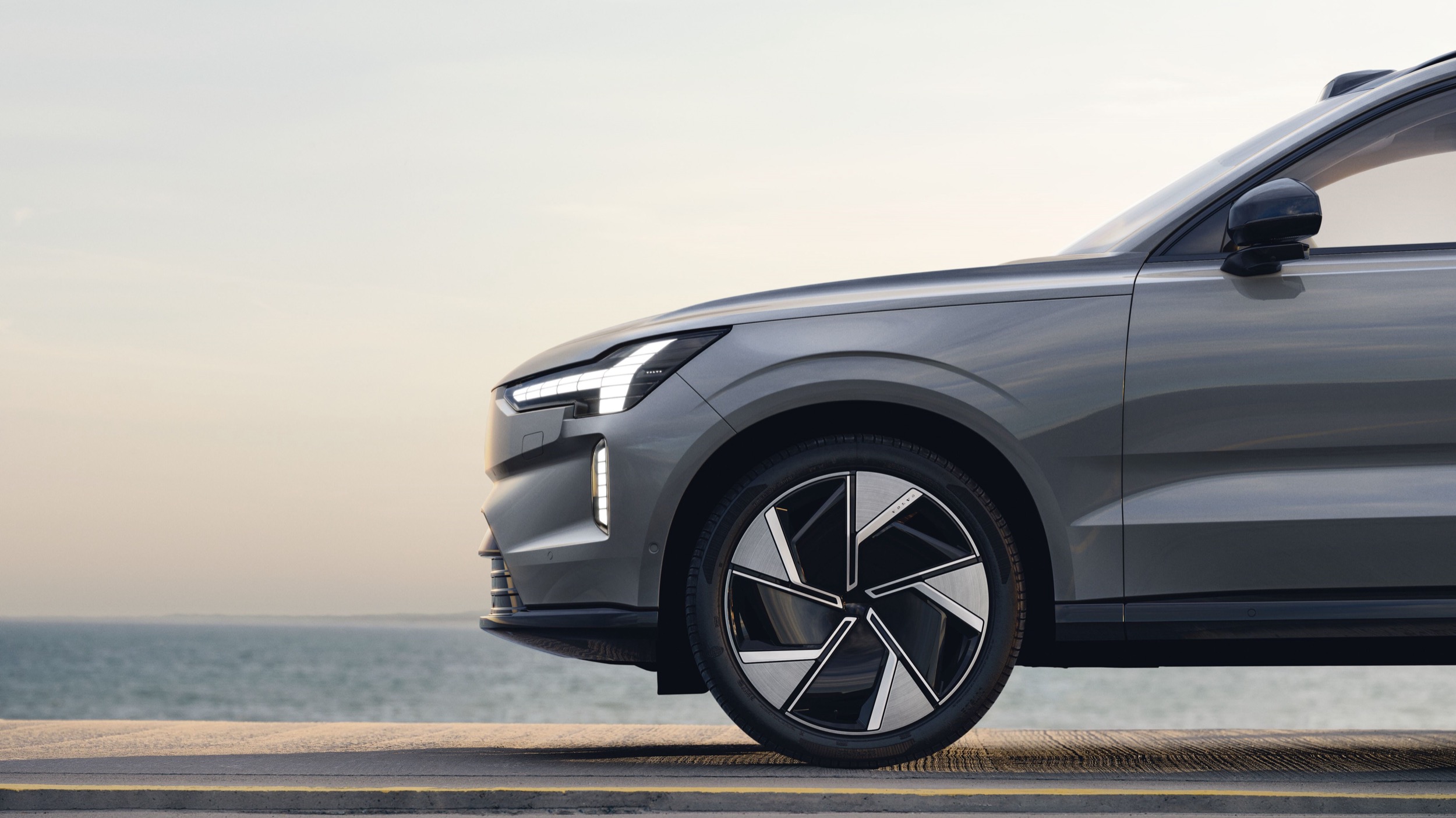 2024 Volvo EX90 SUV revealed as forwardlooking electric flagship