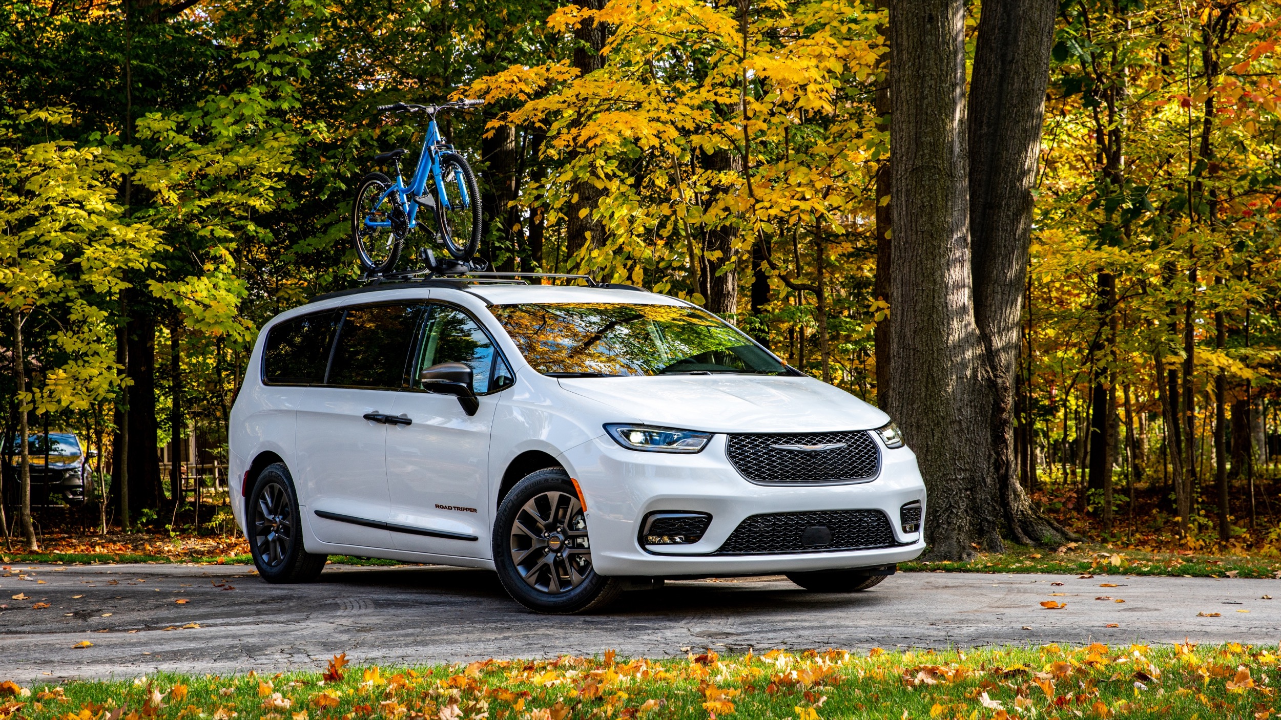 2023 Chrysler Pacifica Gets A Road Tripper Package For Spring Autoblog