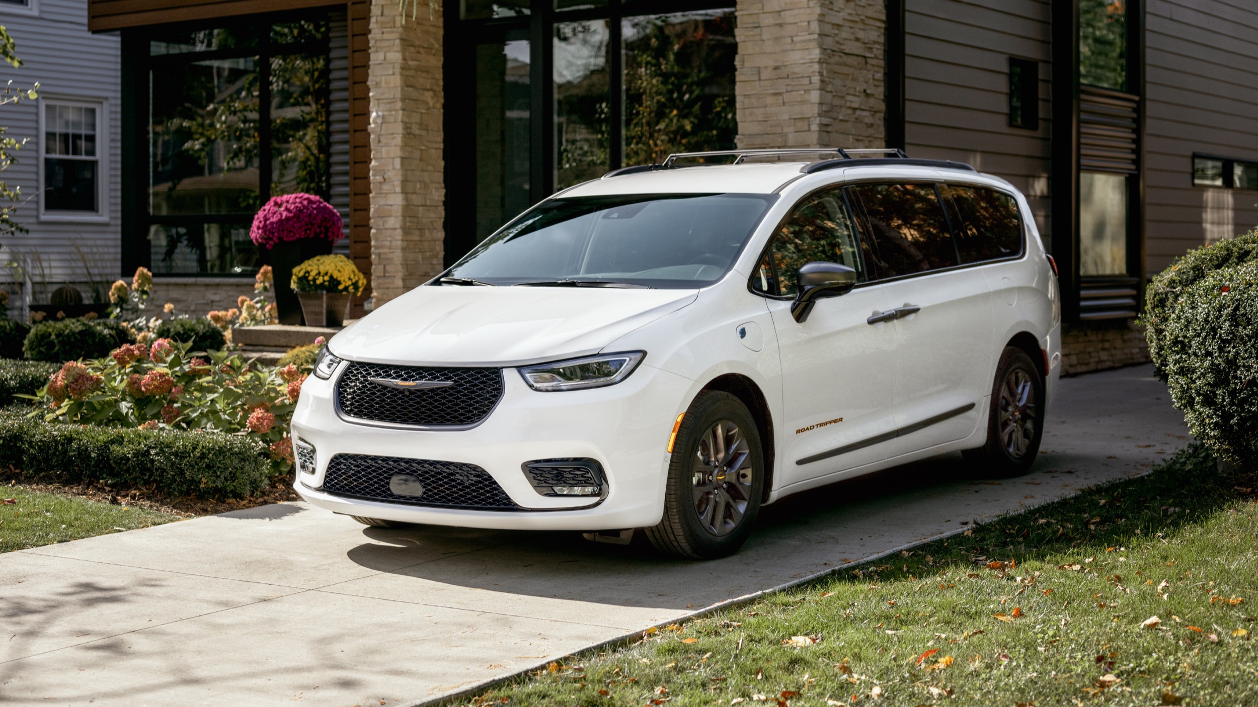 2023 Chrysler Pacifica gets a 'Road Tripper' package for spring Autoblog