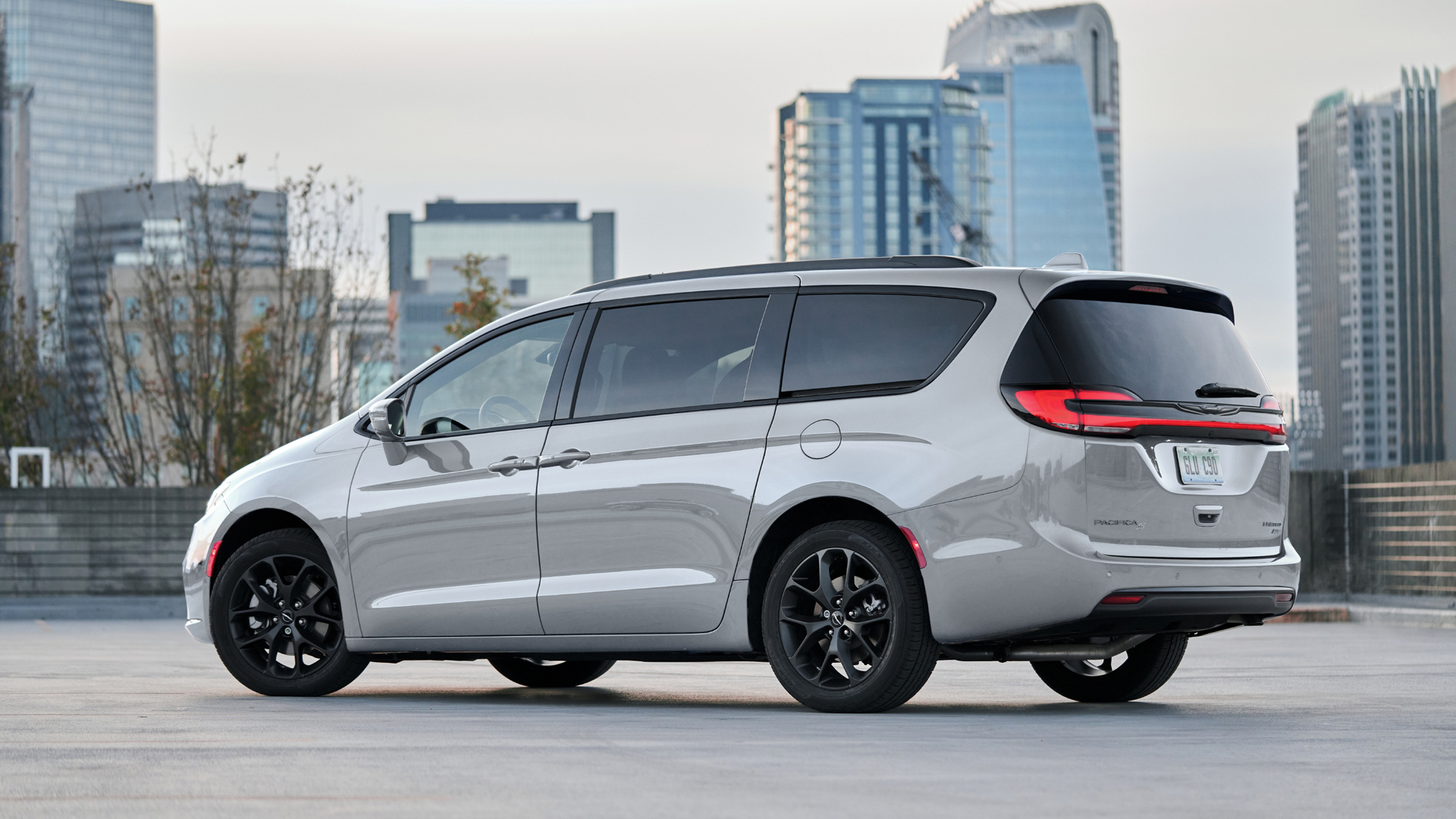 2024 Chrysler Pacifica Review PlugIn Hybrid is still the one to get