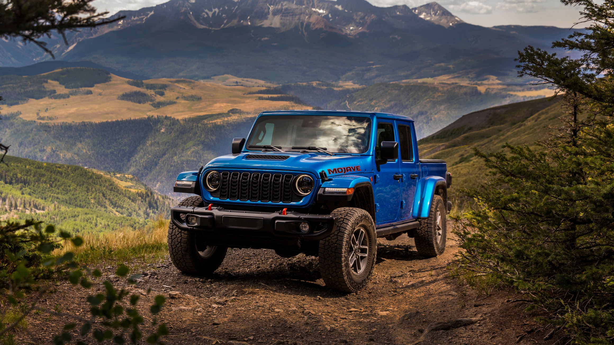 2024 Jeep Gladiator debuts with new interior, more options and trim