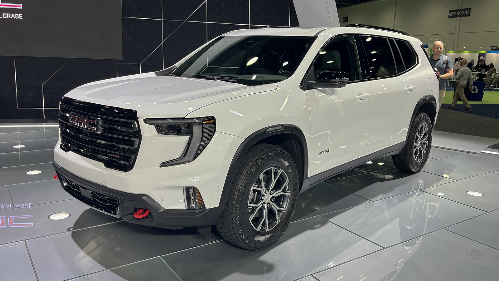 2024 GMC Acadia drops two lower trims, entry price starts at 43,995