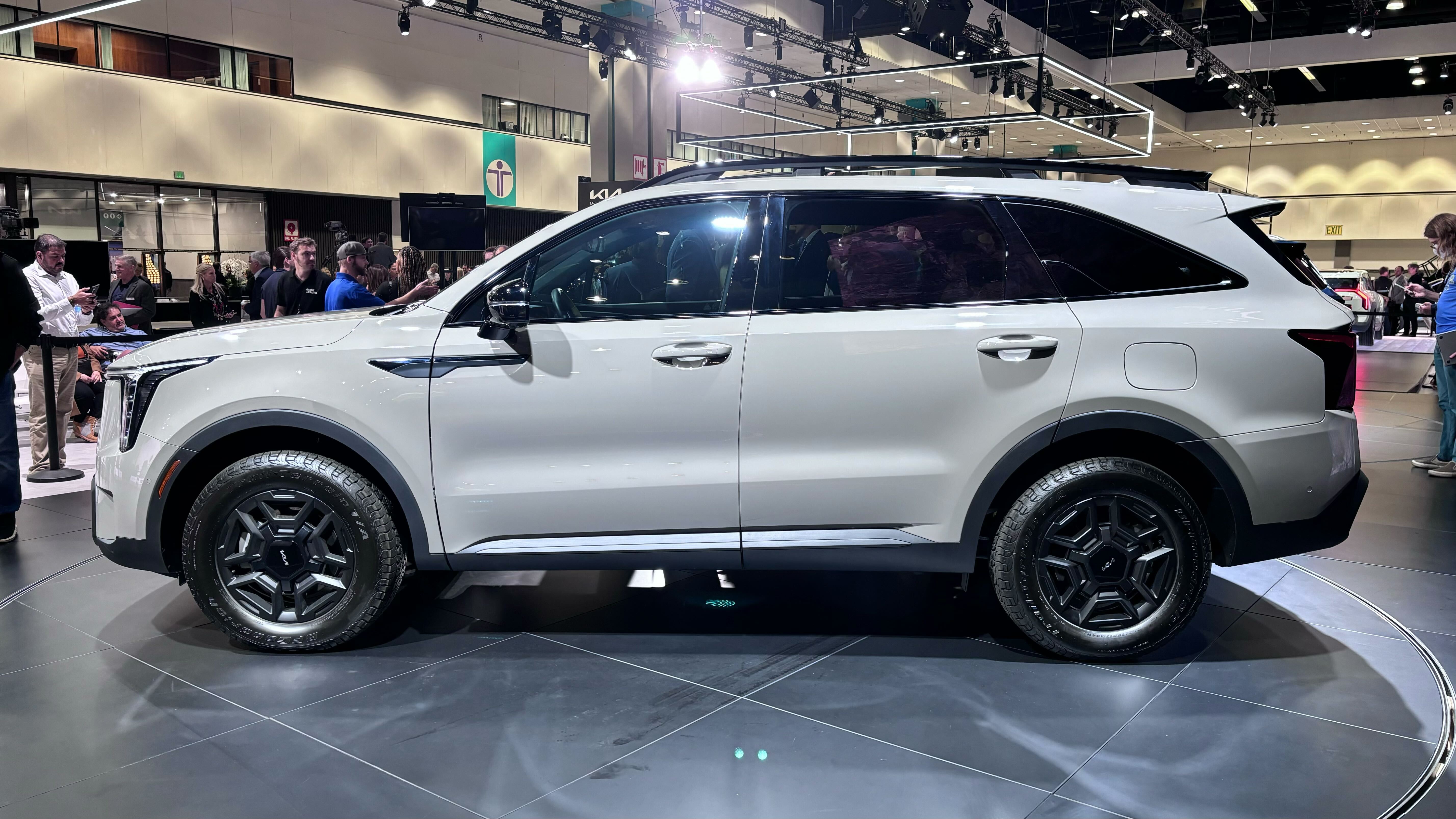 2024 Kia Sorento gets quite the update with striking style and new tech